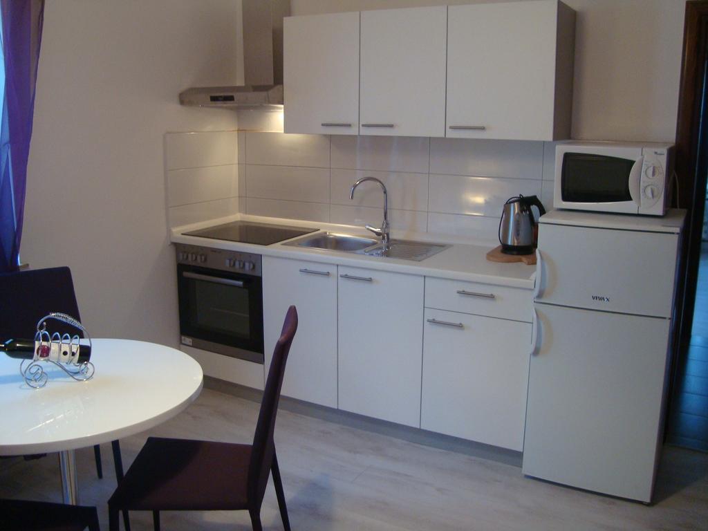 Apartments Peloza Пореч Экстерьер фото